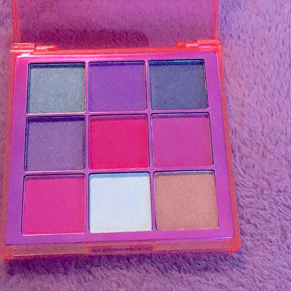 Make-up Revolution neon party vibes palette new
